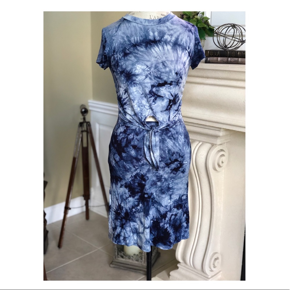 Heart&Hips Half Cut Front Knot Tie-dye Dress